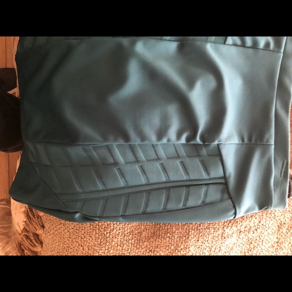 LaPina By David Helwani 18” Short Green Skirt Size M - Picture 7 of 8